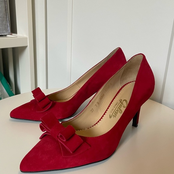 Gorgeous Red Suede Low Heel - Picture 3 of 5